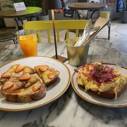 Basilio - French toast, eggs with shredded bacon