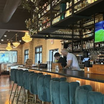 Di Vino - Bar - Mediterranean Near Me - Forest Park, Illinois