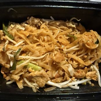 Renu Nakorn - Pork Pad Thai - Thai Near Me - Norwalk, California