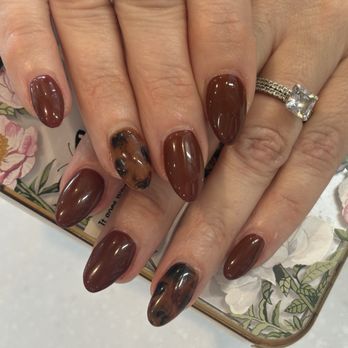 Lee Nails - Nail Salons Near Me - Naperville, Illinois