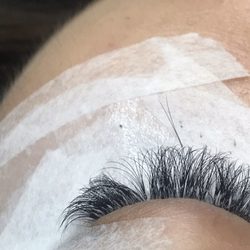 Lash Loft and Esthetics - Volume lash fanning
