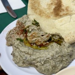 Etzel Itzik Deli - Babaganoush with warm pita  soooo good