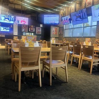 Buffalo Wild Wings - Empty dinning  area - Sports Bars Near Me - Riverside, California