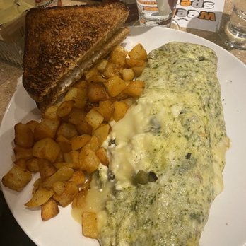 Cafe Madison - Egg omelette with potatoes - Breakfast & Brunch Near Me - Albany, New York