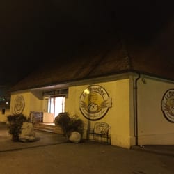 Le Panetier - On ne peu pas loupé la boulangerie une petite maison juste après le moulin Bisa