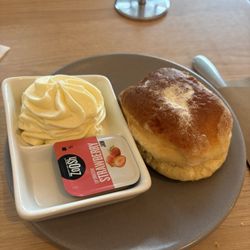 Ciao Cafe & Cakes - A disappointing Scone.