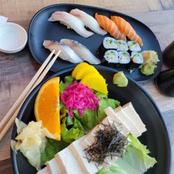 Mikado - Nigiri and Tofu Salad, gluten-free