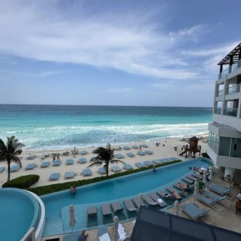 Sun Palace Cancun - View of the "quiet" pool section and beach. - Hotels Near Me - Cancún, ROO Sun Palace Cancun - View of the "quiet" pool section and beach. - Hotels Near Me - Cancún, ROO