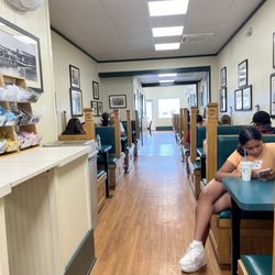 Mighty Mac Hamburgers - Seating
