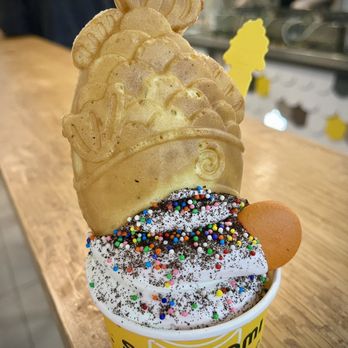 Somisomi - Strawberry and milk swirl with sprinkles and Oreo toppings! Yum! - Ice Cream & Frozen Yogurt Near Me - Ontario, California Somisomi - Strawberry and milk swirl with sprinkles and Oreo toppings! Yum! - Ice Cream & Frozen Yogurt Near Me - Ontario, California