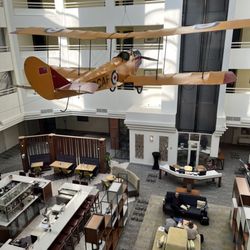 Holiday Inn Montreal-Longueuil - Photo from our floor of the lobby area