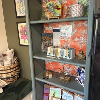 Cinnamon Roll Bakery and Cafe - Coffee & Tea Near Me - Mariposa, California Cinnamon Roll Bakery and Cafe - Coffee & Tea Near Me - Mariposa, California