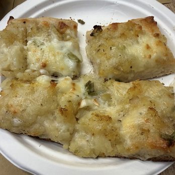 Da Cristina - Onion pizza - Pizza Near Me - Taormina, Maine Da Cristina - Onion pizza - Pizza Near Me - Taormina, Maine
