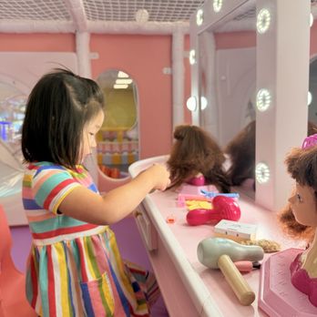 Wonder 4 Kids - Pretend hair stylist play! - Indoor Playcenter Near Me - Carle Place, New York