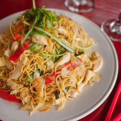 Fats Asia Bistro - Chicken Chow Mein