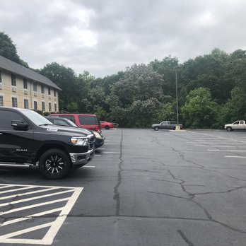 Baymont by Wyndham Braselton / Winder - Does this place look busy? Read review for why this is important. - Hotels Near Me - Braselton, Georgia