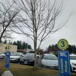 Best Buy - waiting for my curbside pickup!