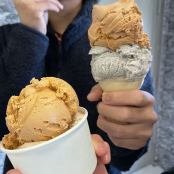 Sweet Dynasty - Thai tea in a cup, double scoop of black sesame and Thai tea - Ice Cream & Frozen Yogurt Near Me - Edison, New Jersey Sweet Dynasty - Thai tea in a cup, double scoop of black sesame and Thai tea - Ice Cream & Frozen Yogurt Near Me - Edison, New Jersey