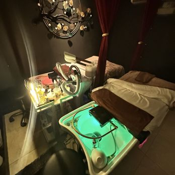Aroma Head Spa & Massage - Side by side beds in the private 2 person room Dec 2024 - Day Spas Near Me - Laguna Beach, California Aroma Head Spa & Massage - Side by side beds in the private 2 person room Dec 2024 - Day Spas Near Me - Laguna Beach, California
