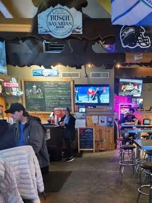 Pour House Bar & Grill by null