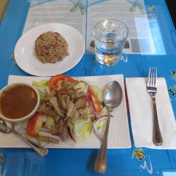 Sea Thai - Chef salad with meat and brown rice ($13.59 subtotal, $14.88 grand total) - Thai Near Me - Seattle, Washington