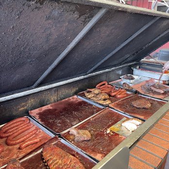 Cooper's Old Time Pit Bar-B-Que - Order off the pit - Barbeque Near Me - Llano, Texas
