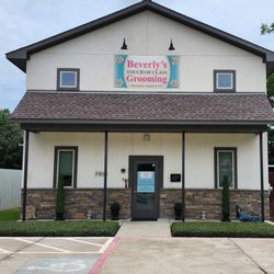 Beverly's Touch of Class Grooming Salon - Building Photo