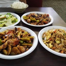Fried mixed vegetables, Kung pao pork, fried rice with prawns and chicken with chinese fungus in Sichuan style.