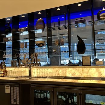 United Polaris Lounge - Airport Lounges Near Me United Polaris Lounge - Airport Lounges Near Me