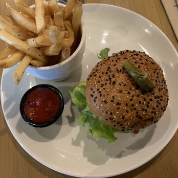 Moxies Hamilton Restaurant - Burger - Lounges Near Me - Hamilton, Ontario