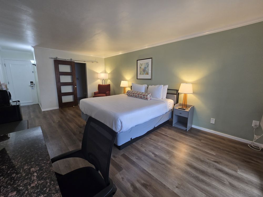 Marina Village Inn