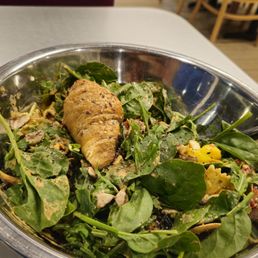Spinach and arugula salad. It looks plain but its hella delish Spinach and arugula salad. It looks plain but its hella delish