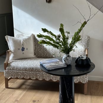 Villa Mara - Cozy sitting area - Hotels Near Me - Carmel-by-the-Sea, California Villa Mara - Cozy sitting area - Hotels Near Me - Carmel-by-the-Sea, California