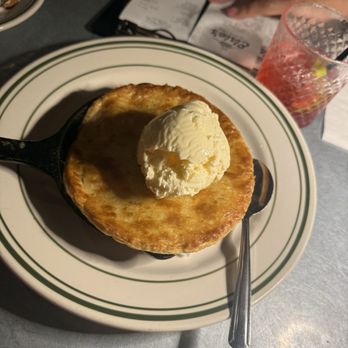 Elsie's Plate & Pie - Apple pie, perfect for sharing - American Near Me - Baton Rouge, Louisiana Elsie's Plate & Pie - Apple pie, perfect for sharing - American Near Me - Baton Rouge, Louisiana