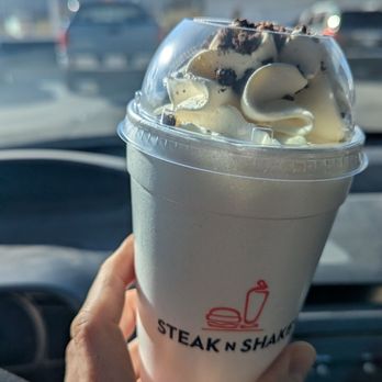 Steak ’n Shake - Oreo mint milkshake - Burgers Near Me - Lebanon, Indiana