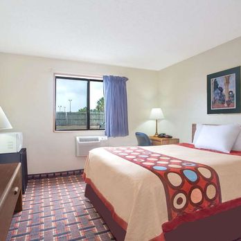 Super 8 by Wyndham Douglas - Guest room - Hotels Near Me - Douglas, Georgia Super 8 by Wyndham Douglas - Guest room - Hotels Near Me - Douglas, Georgia