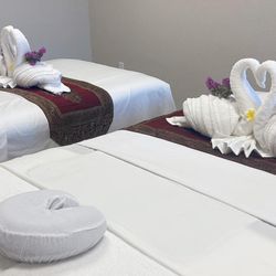 Ljn8 Thai Healing Massage - Couples massage beds decorated
