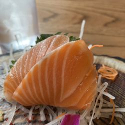 Oba Sushi - Salmon sashimi