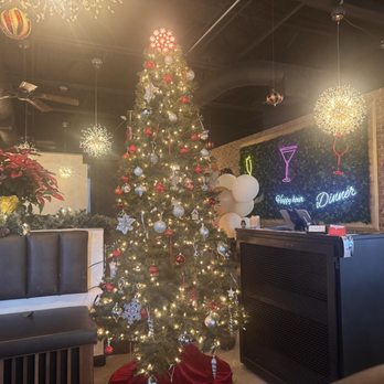 Tre Bicchieri - Christmas decor - Wine Bars Near Me - Glendale, Arizona