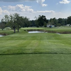 Raceway Restaurant & Golf Club - Par 3 over the pond