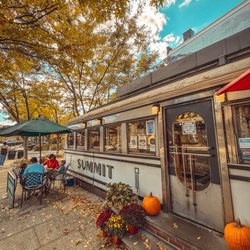 Summit Diner - Outside