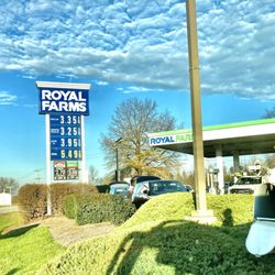 Royal Farms - Royal Farms storefront