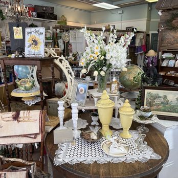 Junkers Nest - Antiques Near Me - Sumner, Washington