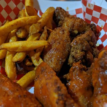Belly's Sliders & Wings - Food Trucks Near Me - Carson, California