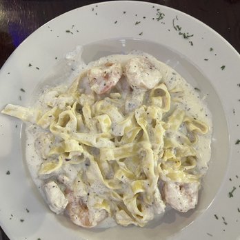 Joe's Italian - Chicken fettuccine Alfredo with shrimp - Italian Near Me - Bay City, Texas Joe's Italian - Chicken fettuccine Alfredo with shrimp - Italian Near Me - Bay City, Texas