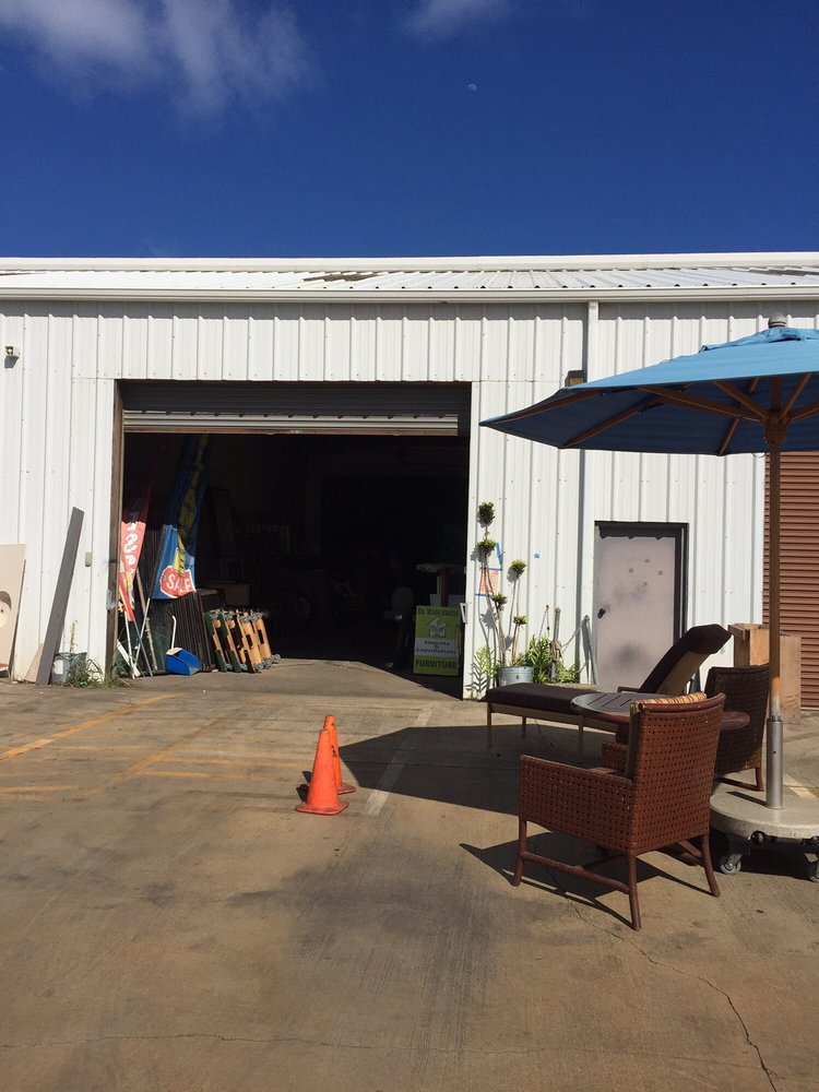 DA WAREHOUSE Updated October 2024 32600 Kaumualii Hwy, Lihue