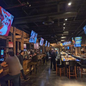 HUB Stadium Novi - Lounges Near Me - Novi, Michigan