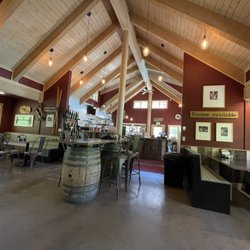 Jack's Hut at Freestone Inn - Dining and Kitchen/bar area