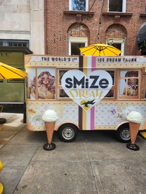 SMiZE and DREAM Flavor Studio by null
