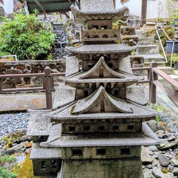 Manago Hotel Restaurant - Pagoda... Do you see waterfall in the back? - Hawaiian Near Me - Captain Cook, Hawaii Manago Hotel Restaurant - Pagoda... Do you see waterfall in the back? - Hawaiian Near Me - Captain Cook, Hawaii